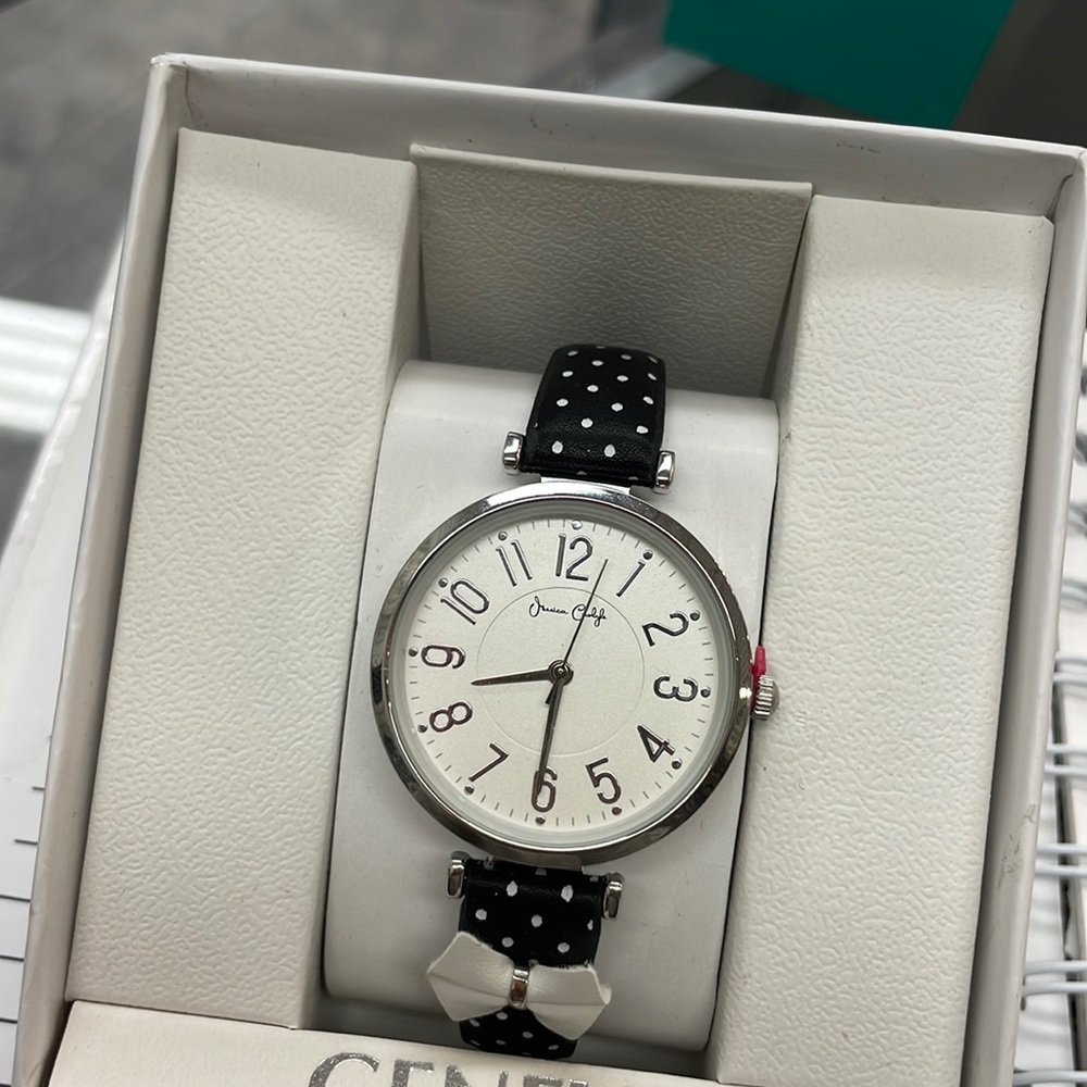 Beautiful black and white dots watch